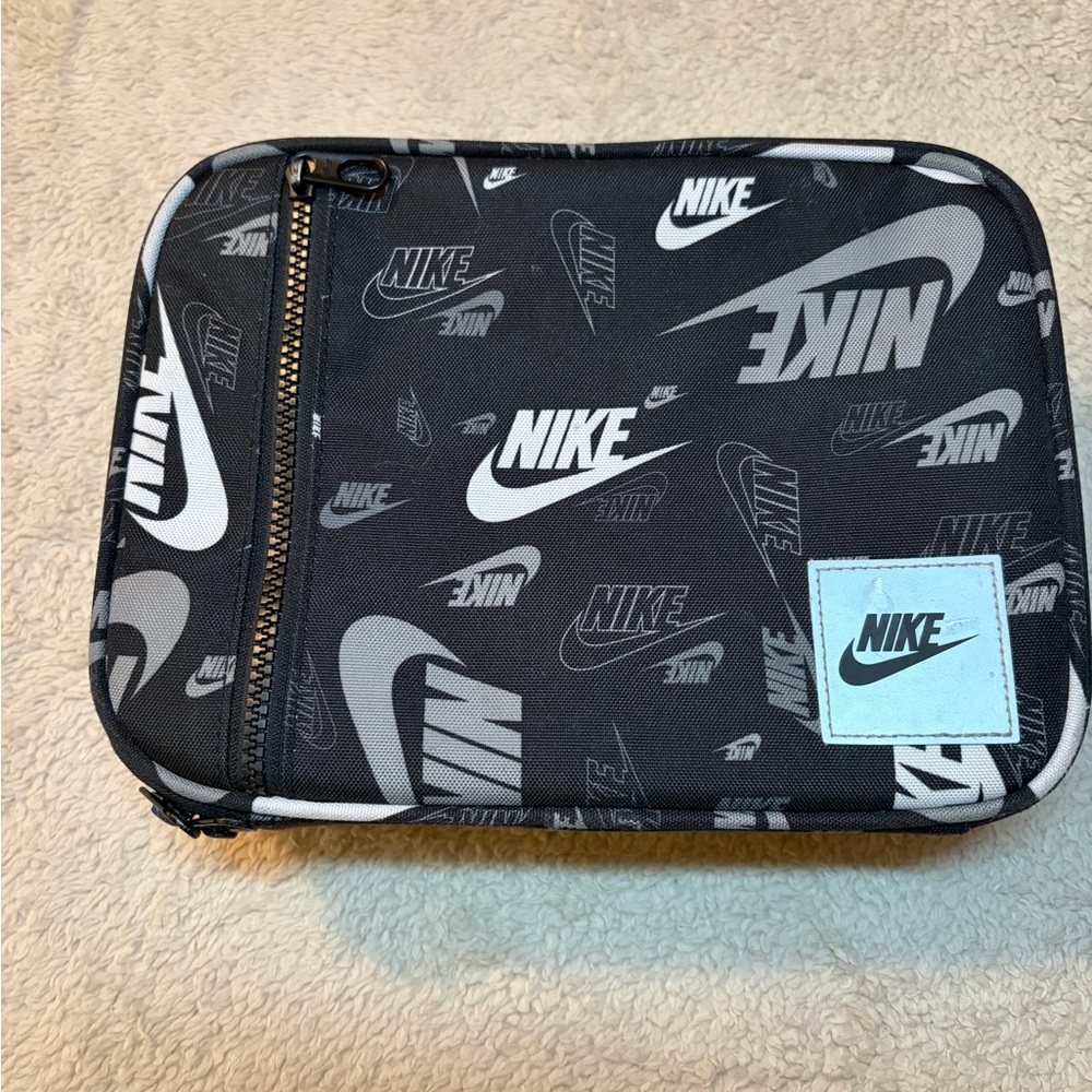 Nike Logo Print Hard Shell Lunch Box Black Gray Zip‎ Lunch Bag